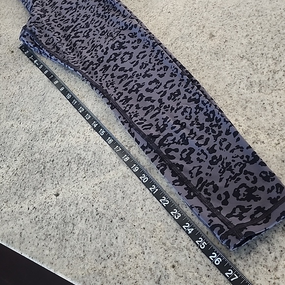 Athleta black/gray leopard print Elation Ultra High Rise legging! - Picture 10 of 10